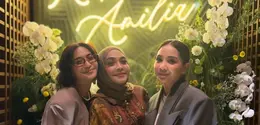 Nagita Slavina dan Caca Tengker saat Rayakan Ulang Tahun Ibunnya, Rieta Amilia ke-64. [@rieta_amilia]