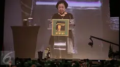 Mantan presiden RI ke- 5 Megawati Soekarnoputri berpidato dalam memperingati 18 tahun Reformasi, 108 tahun Kebangkitan Nasional, serta Pelantikan Pengurus DPP PPP 2016-2021di Jakarta, Jumat (20/5/2016). (Liputan6.com/Faizal Fanani)