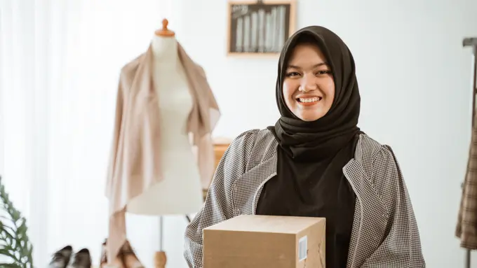 berkerudung muslim tersenyum