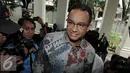 Anies Baswedan saat melakukan kunjungan ke kediaman Hamzah Haz, di Patra Kuningan XV, Jakarta, Rabu (16/11). Anies mengatakan, pertemuan dengan Hamzah Haz sebagai kesempatan untuk mengambil ilmu dan pengalaman.  (Liputan6.com/Helmi Affandi)