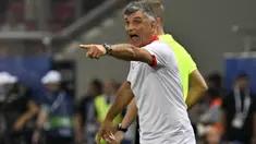 Liga-liga top Eropa belum merampungkan separuh musim kompetisi pada musim 2023/2024, namun nyatanya ada 5 pelatih yang terpaksa harus menerima nasib dilengserkan akibat gagal mengangkat performa klub ynag dibesutnya. Siapa saja ya? Ini dia daftar lengkap kelimanya. (AFP/Louisa Gouliamaki)
