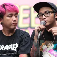 "Label ini sangat me-manage digitalnya. Orang membeli bajakan karena enggak tahu beli albumnya dimana. Dengan kita di Universal jadi dizer, itunes. Tanpa membajak mereka bisa menikmati karya Pee Wee Gaskins," kata Dochi. (Adrian Putra/Bintang.com)