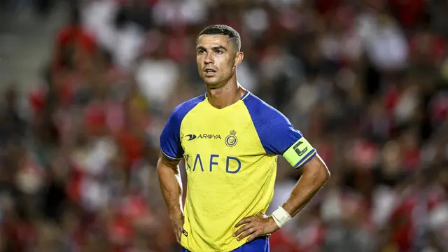 Foto: Dua Rekannya Tampil Impresif, Cristiano Ronaldo Tunjukkan Ekspresi Ini Setelah Al Nassr Dibantai Benfica
