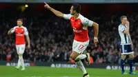 Striker Arsenal, Alexis Sanchez, usai membobol gawang West Bromwich Albion, pada laga lanjutan Premier League, di Emirates Stadium, Kamis atau Jumat (22/4/2016) dini hari WIB. (AFP/Glyn Kirk).