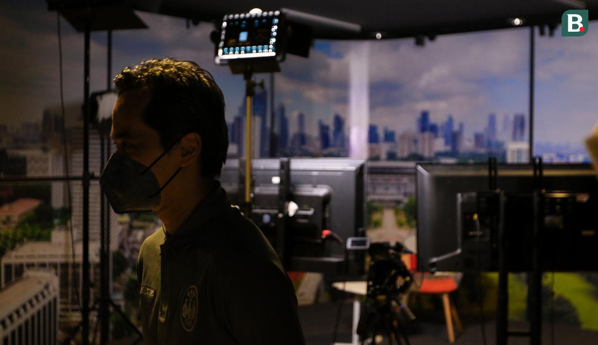 Dalam kunjungan tersebut, Bima Sinung dan rombongan juga berkesempatan untuk mengunjungi lebih jauh dapur-dapur produksi Bola.com. (Bola.com/Bagaskara Lazuardi)