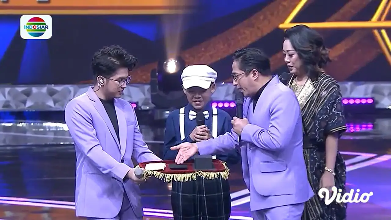 Hasby (Gowa) Memilih Kalung Emas sebagai Hadiah di D'Academy 5
