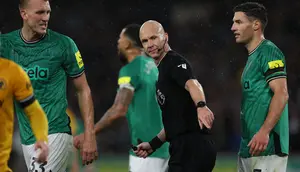Anthony Taylor Resmi Pensiun, Akhiri Karier Wasit Elite Setelah Lebih dari 20 Tahun