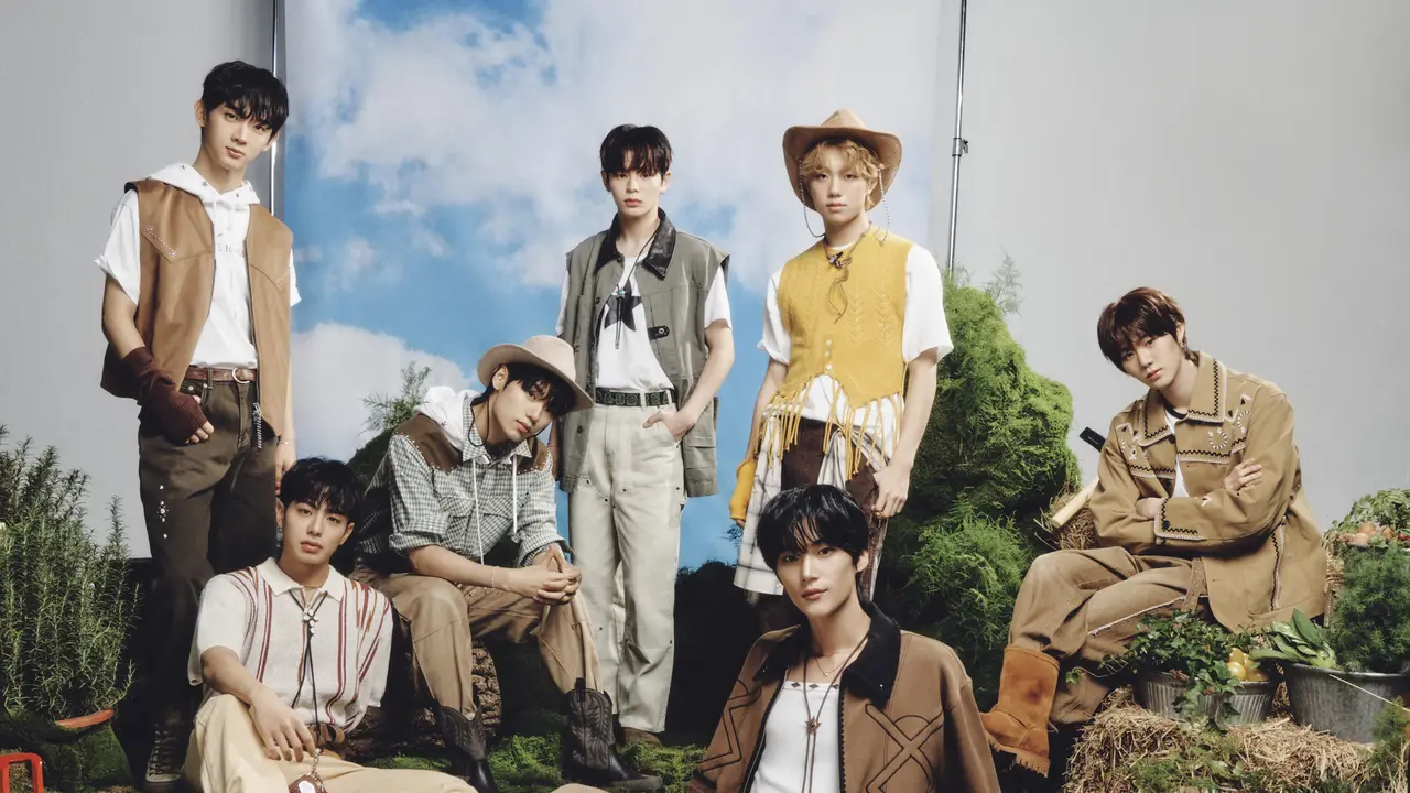 EVNNE.  (Jellyfish Entertainment via Soompi)