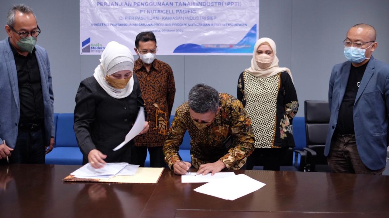 PT Nutricell Pacific berinvestasi Rp 60 miliar untuk penggunaan tanah industri seluas 15.000 meter persegi di PIER Pasuruan. (Dian Kurniawan/Liputan6.com).
