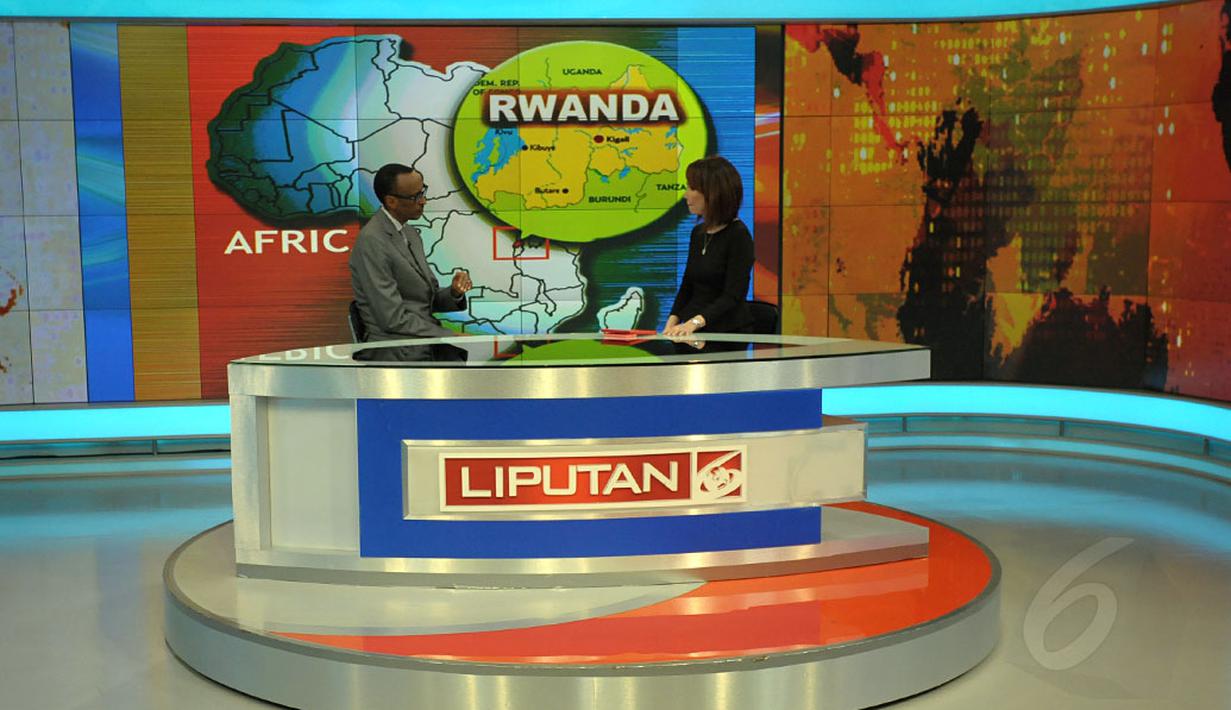 Presiden Rwanda, Paul Kagame (kiri) melakukan sesi wawancara khusus di ruang pemberitaan Liputan6 SCTV, Jakarta, Jumat (31/10/2014). (Liputan6.com/Helmi Fithriansyah)