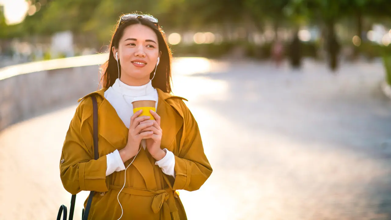 perempuan dewasa bahagia single