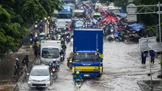 Gubernur DKI Jakarta Basuki Tjahaja Purnama berniat meminta pengoperasian pompa air milik Kementerian Pekerjaan Umum (PU) untuk diserahkan ke Pemprov DKI Jakarta.