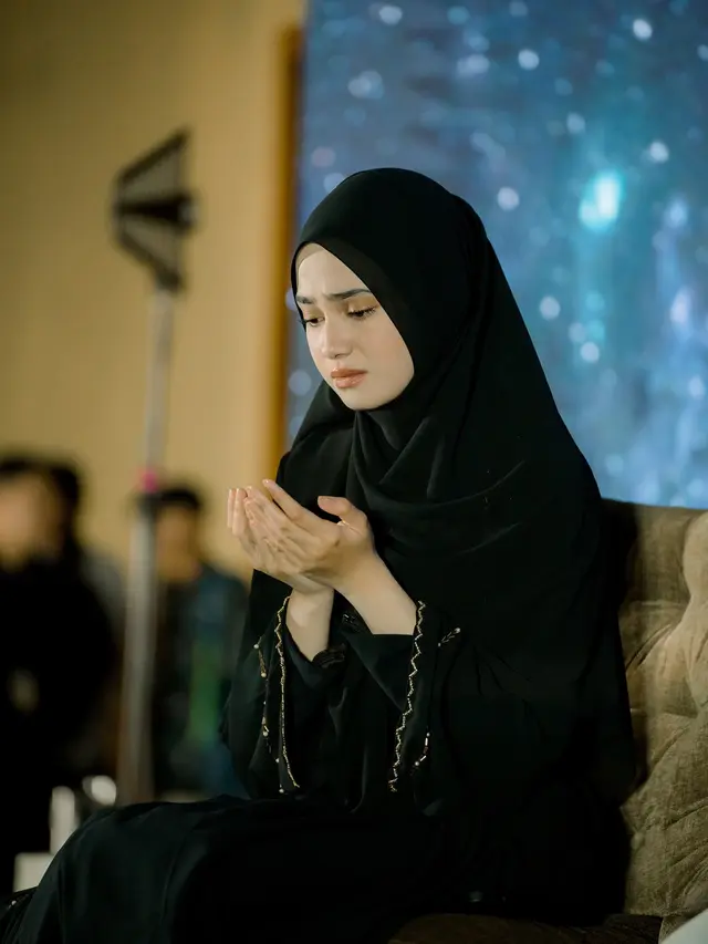 Tampil Berhijab, Ini 7 Potret Syifa Hadju di Acara Kajian yang Sempat Bikin Pangling