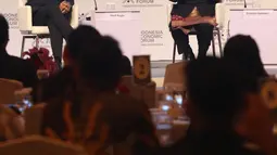 Calon Presiden Nomor Urut 2, Prabowo Subianto menjadi pembicara dalam Indonesia Economic Forum 2018 di Jakarta, Rabu (21/11). Prabowo menghadiri acara tersebut mengenakan pakaian adat Betawi lengkap dengan peci dan kain sarung. (Liputan6.com/Angga Yuniar)