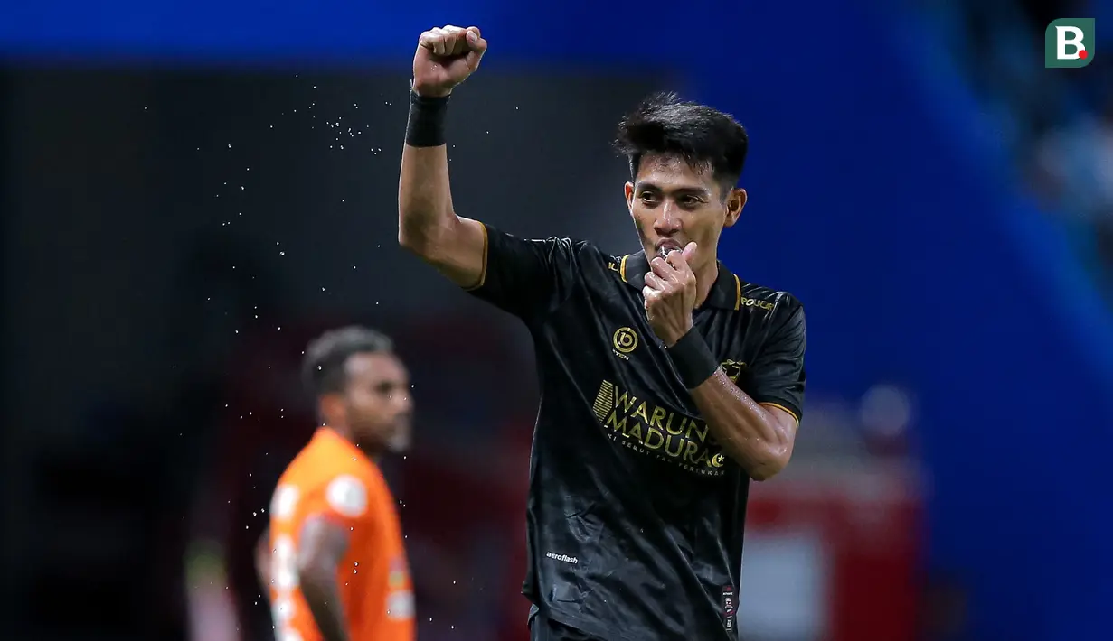 <p>Selebrasi pemain Madura United, Malik Risaldi setelah mencetak gol kedua timnya ke gawang Borneo FC pada laga leg kedua semifinal Championship Series BRI Liga 1 2023/2024 di Stadion Batakan, Balikpapan, Kalimantan Timur, Minggu (19/5/2024). (Bola.com/Bagaskara Lazuardi)</p>
