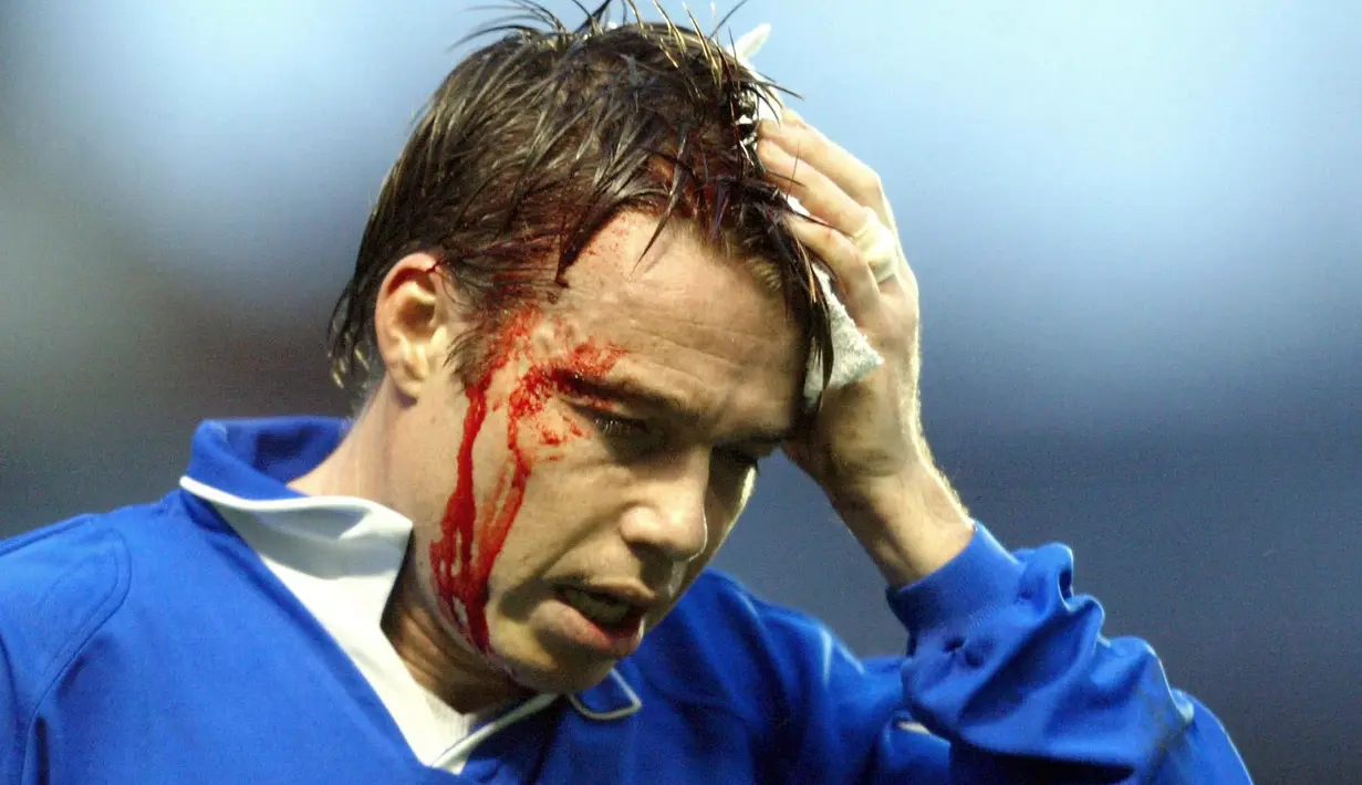 Tampil memukau di Balckburn membuatnya dipulangkan Chelsea pada tahun 1997. Meski pada periode kedua Le Saux dirusak oleh cedera, tetapi ia masih terbukti penting dan memenangkan 3 trofi, yakni Piala Liga dan Piala Winners pada tahun 1998 serta Piala FA pada tahun 2000. (Foto: AFP/Nodd Andersen)