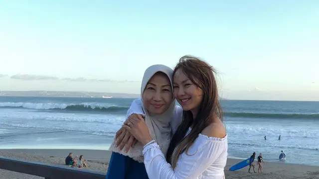 6 Potret Kalina Ocktarannya dengan Ibunda Sebelum Meninggal Dunia, Kini Jadi Kenangan