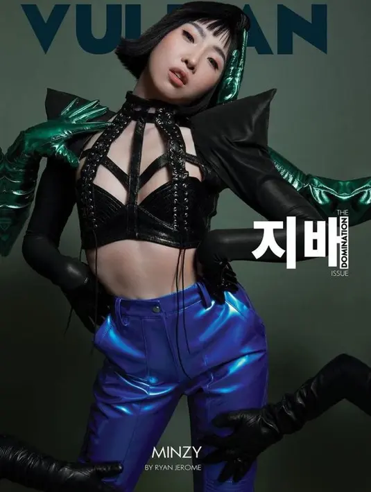 Minzy, mantan member 2NE1 ini tampil dengan harness top dari Diana Putri. (Sumber: Diana Putri)