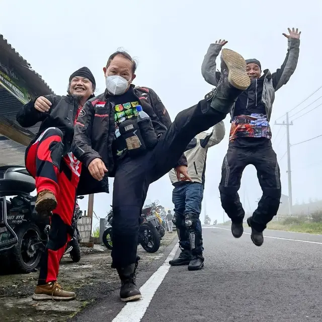 Kelompok Grandpa Biker jelajah pantura dari Jakarta ke Batu (Foto: Nugroho Dewanto)