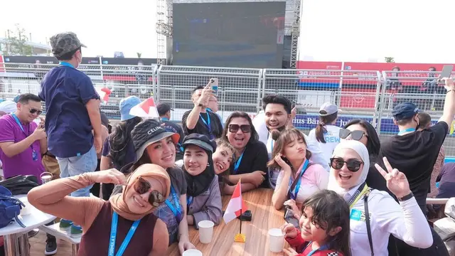 Fuji nonton Formula E 2022 di Jakarta (Foto: Instagram @shandypurnamasari)