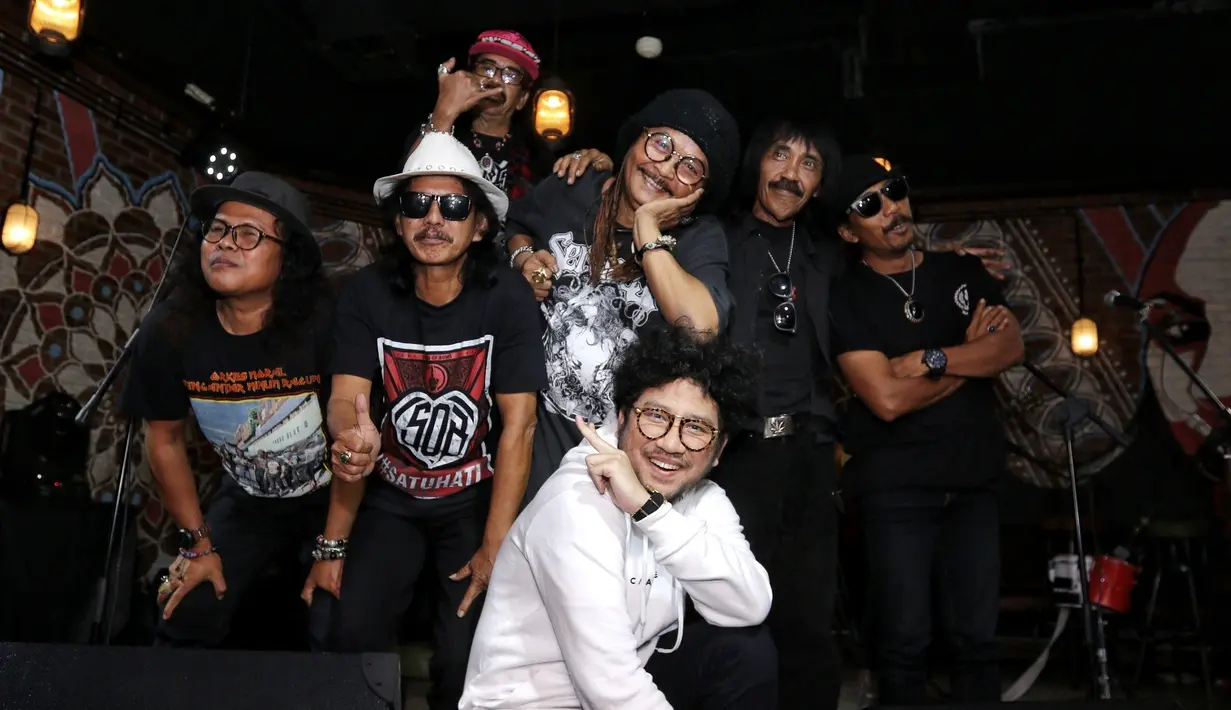 Bukan tanpa alasan grup yang terdiri dari Jhonny Iskandar, Boedi Padukone, Yuri Mahippal, Imma Maranaan, Ajie Cetti Bahadur Syah, dan Harri Muke Kapur itu. Selain keunikan juga gampang untuk dirubah. (Adrian Putra/Bintang.com)