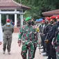 Wagub Banten, Pangdam II Siliwangi dan Kapolda Banten, Mengecek Pasukan Saat Apel Kesiapsiagaan Pilkada Banten 2020 Di Alun-alun Barat Kota Serang. (Rabu, 25/11/2020). (Yandhi Deslatama/Liputan6.com)