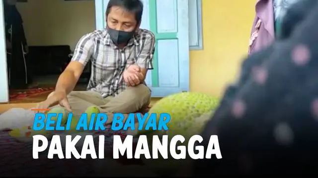 Warga di Tanjung Bumi, Bangkalan Jawa Timur punya cara unik untuk membeli air bersih. Warga membayar air bersih dengan buah seperti mangga dan nangka.