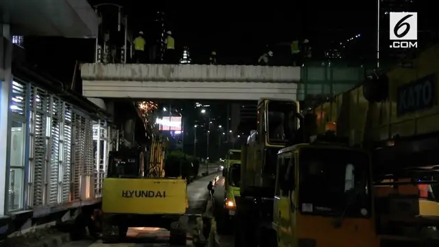 Pemprov DKI Jakarta membongkar jembatan penyeberangan orang (JPO) Tosari Jakarta Pusat. Diperkirakan pembongkrannya akan selesai dalam 3 hari kedepan