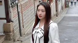 Tidak heran bila sosoknya mendapatkan banyak pujian dari netizen. Banyak yang memuji Natasha Wilona terlihat memiliki tampilan cantik bak gadis-gadis lokal Korea Selatan. (Instagram/natashawilona12)