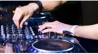 BNN menciduk dua orang DJ terkenal, yakni DJ Glary dan DJ Shandy karena menjadi kurir narkoba.