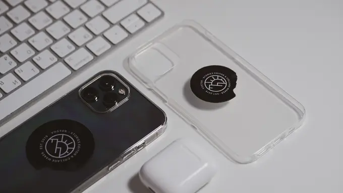 ilustrasi casing hp bening