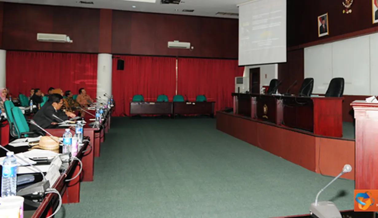 Citizen6, Jakarta: Panglima TNI Laksamana TNI Agus Suhartono, memberikan ceramah kepada 50 peserta Forum Konsolidasi (Forkon) Pimpinan Pemerintah Daerah Bupati/Walikota dan Ketua DPRD  Angkatan VI 2012, di Gedung Trigatra Lemhannas RI Jakarta, Jumat (30/3