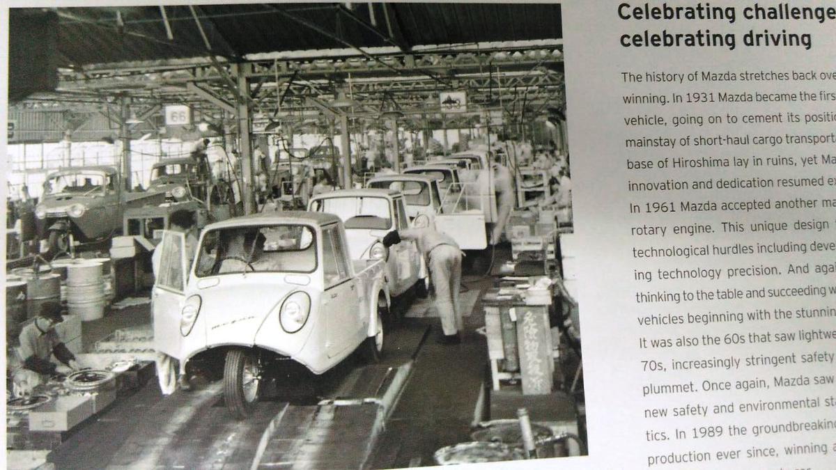 Mobil Pertama Mazda Mirip Bemo
