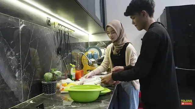 6 Potret Adam Batubara, Putra Ucok Baba dengan Kekasih yang Jadi Sorotan
