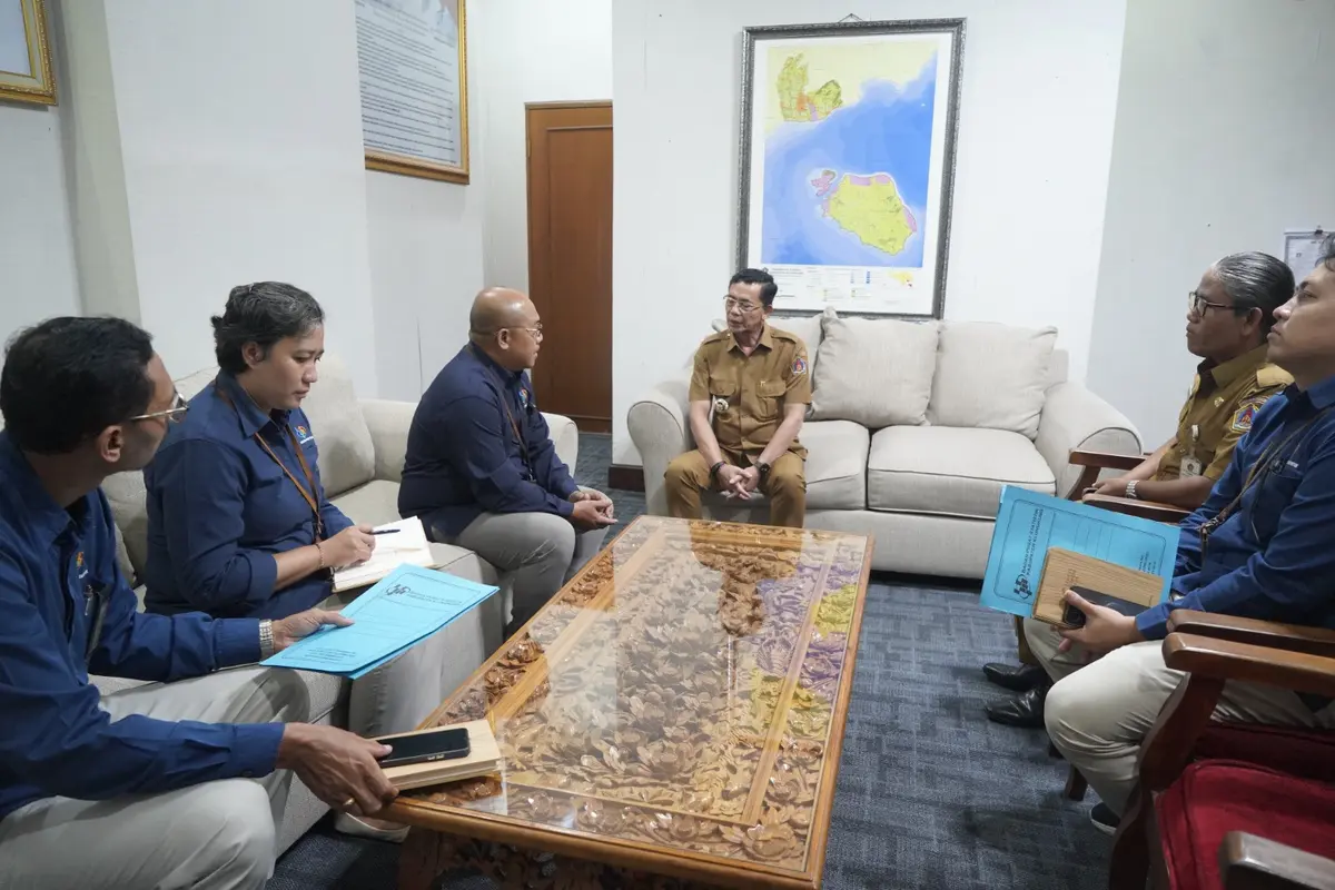 Kepala Badan Pusat Statistik (BPS) Kabupaten Klungkung, Anak Agung Gede Dirga Kardita audiensi dengan Bupati Klungkung, I Made Satria, Senin (20/4/2026).