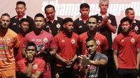Kapten Persija Jakarta, Andritany Ardhiyasa, memberi sambutan saat launching tim dan jersey 2019 di Epicentrum, Jakarta, Jumat (17/5). Tim berjulukan Macan Kemayoran itu memperkenalkan 30 pemain serta jersey untuk berlaga di Liga 1 2019. (Bola.com/M Iqbal Ichsan)