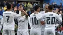 Para Pemain Real Madrid merayakan kemenangan atas Getafe 5-1 pada lanjutan La Liga Spanyol di Stadion Colisseum Alfonso Perez, Getafe, Sabtu (16/4/2016) malam WIB. (AFP/Gerard Julien)