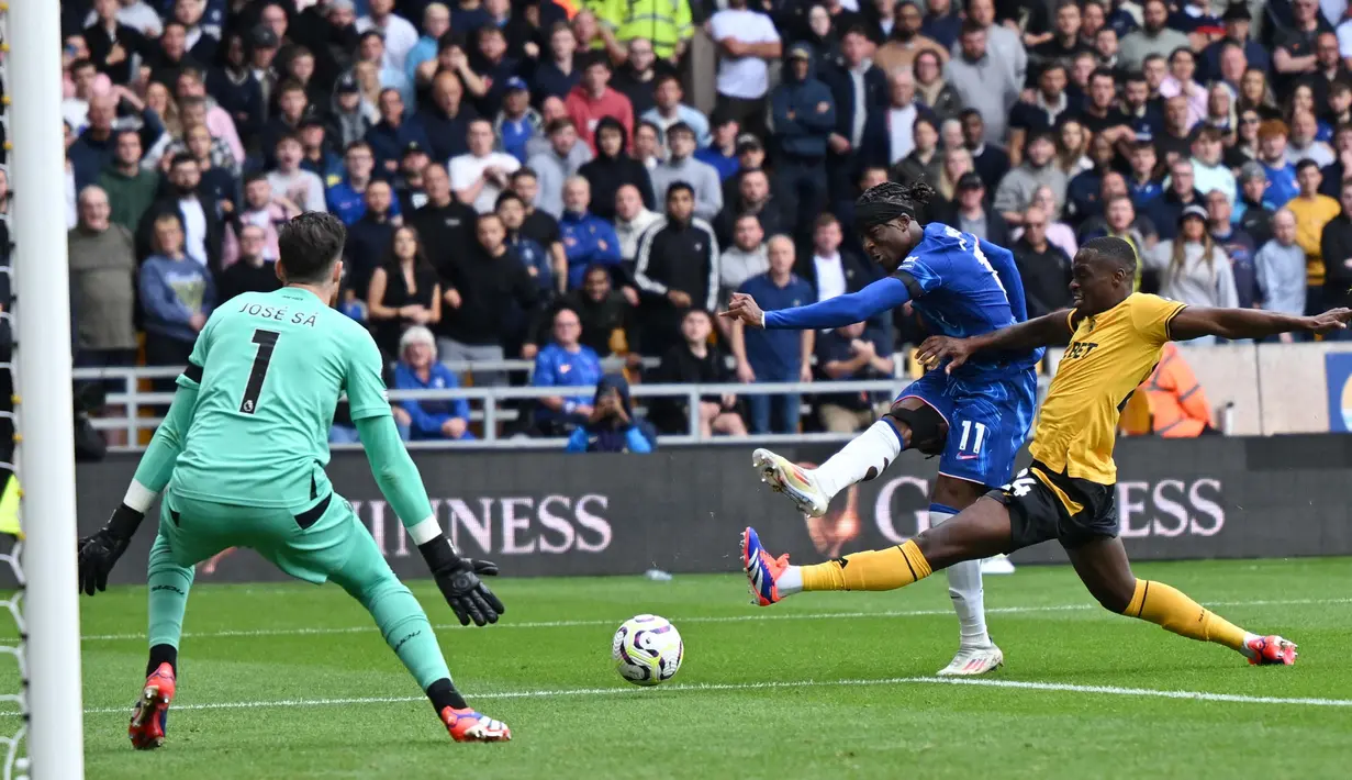 Hasil ini membuat Chelsea mengemas tiga poin dari dua laga dan mereka kini ada di peringkat tujuh klasemen sementara Liga Inggris 2024/2025. Sementara itu Wolverhampton ada di posisi 19 tanpa satu poin sekalipun. (AFP/Justin Tallis)