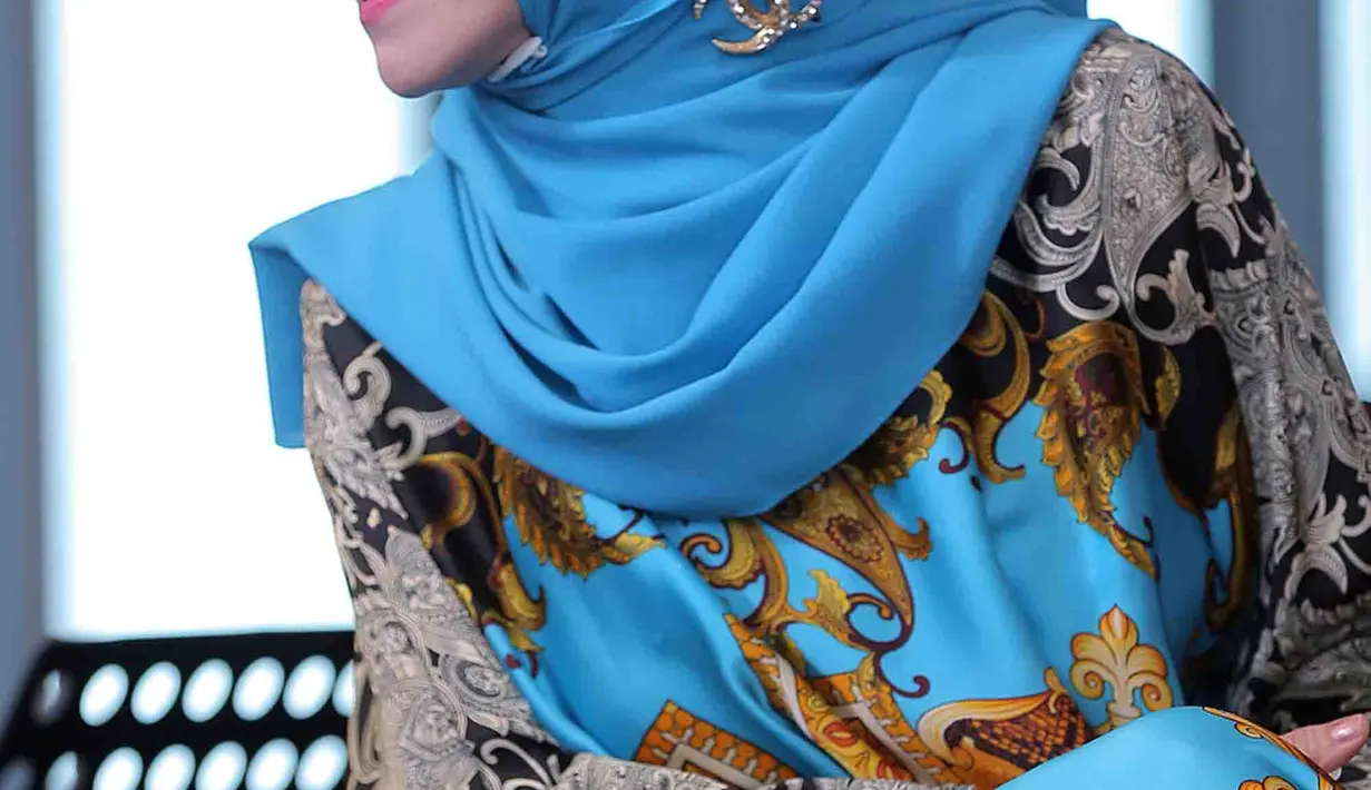 Tidak main-main dalam pelaporan pada haters, ibunda Raffi Ahmad, Amy Qanita dikabarkan akan mengandeng kuasa hukum Hotman Paris Hutapea. Tapi itu belum ada keterangan resmi dari kedua belah pihak. (Deki Prayoga/Bintang.com)