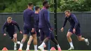 Pemain Inggris #09 Harry Kane (kanan) dan #20 Jarrod Bowen (kiri) mengambil bagian dalam sesi Latihan salaam EURO 2024 di Blankenhain, Jerman timur, Sabtu (15/6/2024). (Adrian DENNIS / AFP)