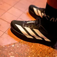 Adidas luncurkan FW25 ADIZERO EVO SL, sepatu lari dengan sentuhan lifestyle.