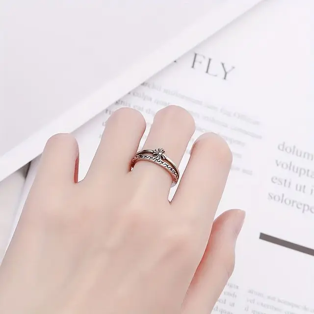 Cincin di Jari Tengah