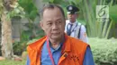 Ekspresi Mantan Kepala BPPN, Syafruddin Arsyad Temenggung saat tiba tiba di gedung KPK, Jakarta, Senin (19/3). Syafruddin diperiksa terkait dugaan korupsi penerbitan surat keterangan lunas (SKL) BLBI. (Merdeka.com/Dwi Narwoko)