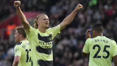 Pemain Manchester City Erling Haaland merayakan setelah mencetak gol ke gawang Southampton pada pertandingan sepak bola Liga Inggris di St Mary's Stadium, Southampton, Inggris, Sabtu (8/4/2023). (AP Photo/Frank Augstein)