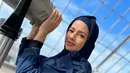 Penampilan Susan Sameh terbaru berhasil bikin warganet terpesona. Ya, perempuan keturunan Mesir ini memang unggah foto penampilannya berhijab. Foto cantiknya Susan Sameh pakai hijab pun banjir pujian dari netizen dengan menyebutnya semakin anggun. (Liputan6.com/IG/susansameeh)