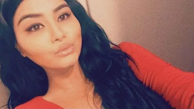 [Bintang] Salah Kirim Foto ke Grup Chat Keluarga, Perempuan Ini Langsung Dibawa ke Psikiater