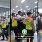 Viral Video Pria Mengamuk di Stasiun Manggarai. Ternyata Pria Gempal yang Ngamuk Itu Sudah Sering Buat Onar dan Mengamuk di Mana Pun. (Sumber: TikTok)