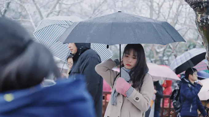 Fashion item saat musim hujan