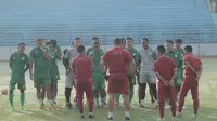 Pemain PSMS Medan menjalani latihan. (Liputan6.com/Reza Efendi)