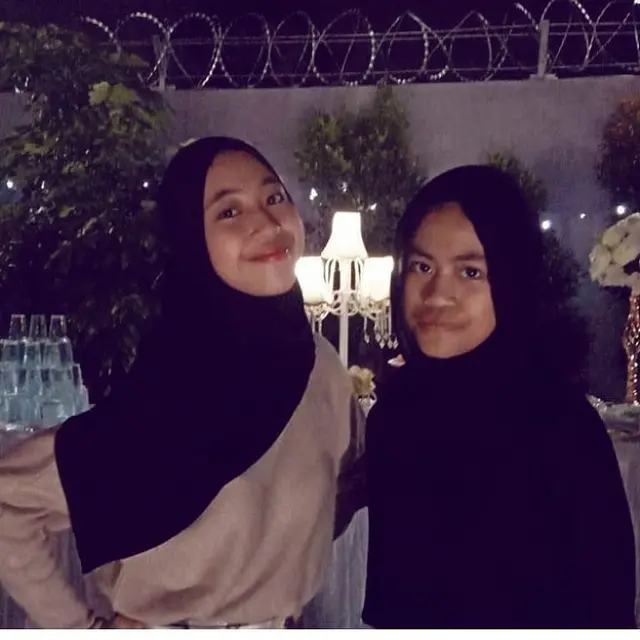 6 Potret Kebersamaan Ayla Azuhro dan Adiba Khanza, Kakak Adik Selalu Kompak